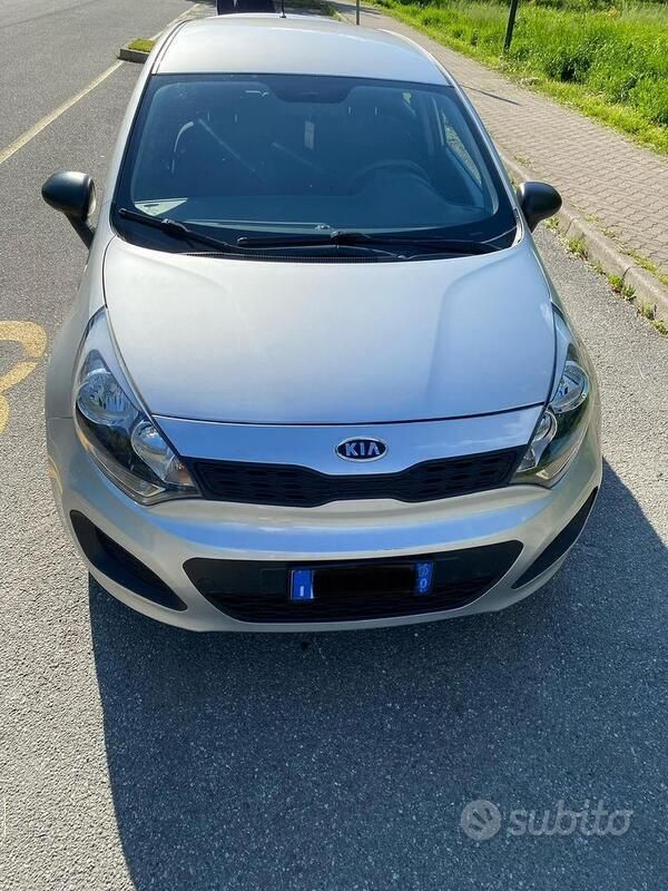 Usata Kia Rio 77 CV (56 kW) 2012 Grigio Berlina