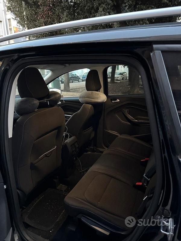 Usata Ford Kuga 120 CV (88 kW) 2019 Nero SUV