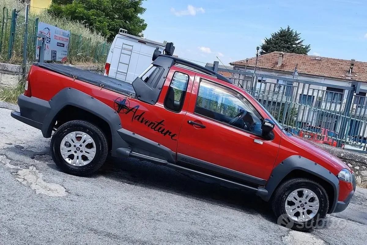 Usata Fiat Strada 95 CV (69 kW) 2012 Rosso Pick-up