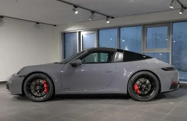 Usata Porsche 992 541 CV (397 kW) 2026 Grigio pastello Utilitaria