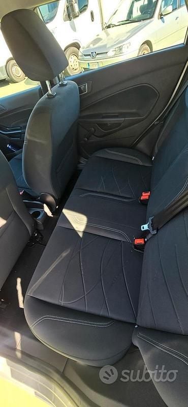 Usata Ford Fiesta 75 CV (55 kW) 2012 Grigio Utilitaria