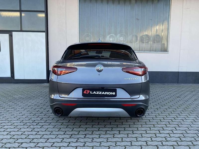 Usata Alfa Romeo Stelvio Business 160 CV (117 kW) 2022 Argento SUV
