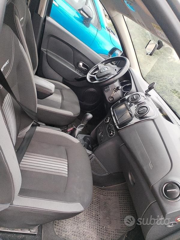 Usata Dacia Sandero 90 CV (66 kW) 2018 Grigio Monovolume