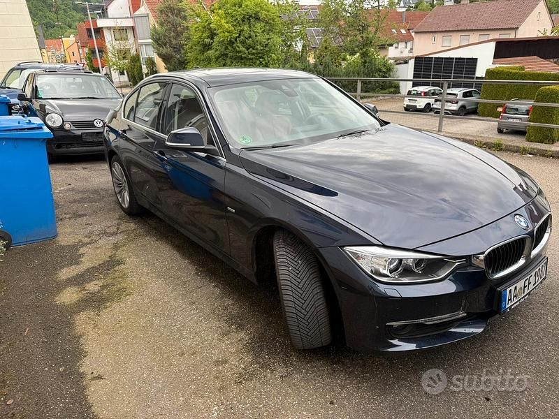 Usata BMW 330 Luxury Line 258 CV (189 kW) 2016 Blu Berlina