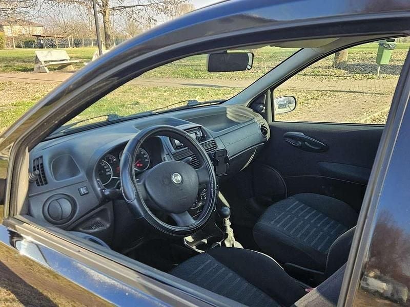 Usata Fiat Punto Active 60 CV (44 kW) 2009 Nero Utilitaria