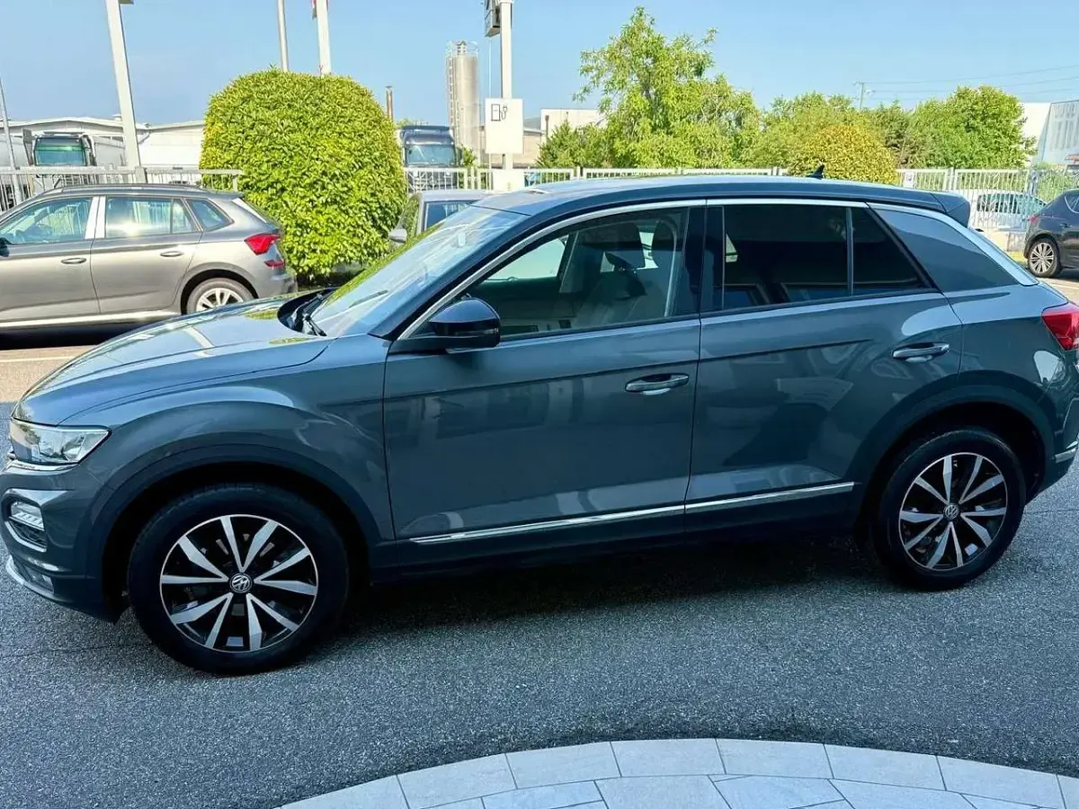 Usata VW T-Roc Style 116 CV (85 kW) 2019 Grigio SUV