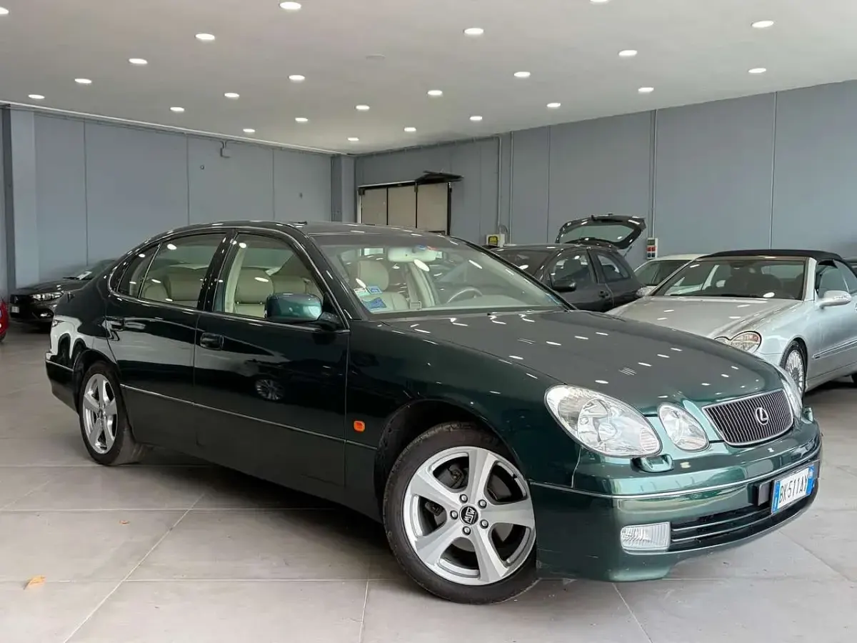 Usata Lexus GS300 222 CV (163 kW) 2000 Verde Berlina