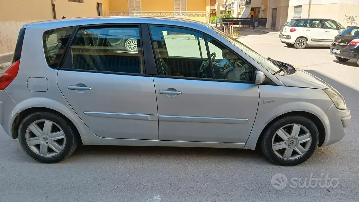 Usata Renault Scenic E-Tech 106 CV (77 kW) 2009 Grigio Monovolume