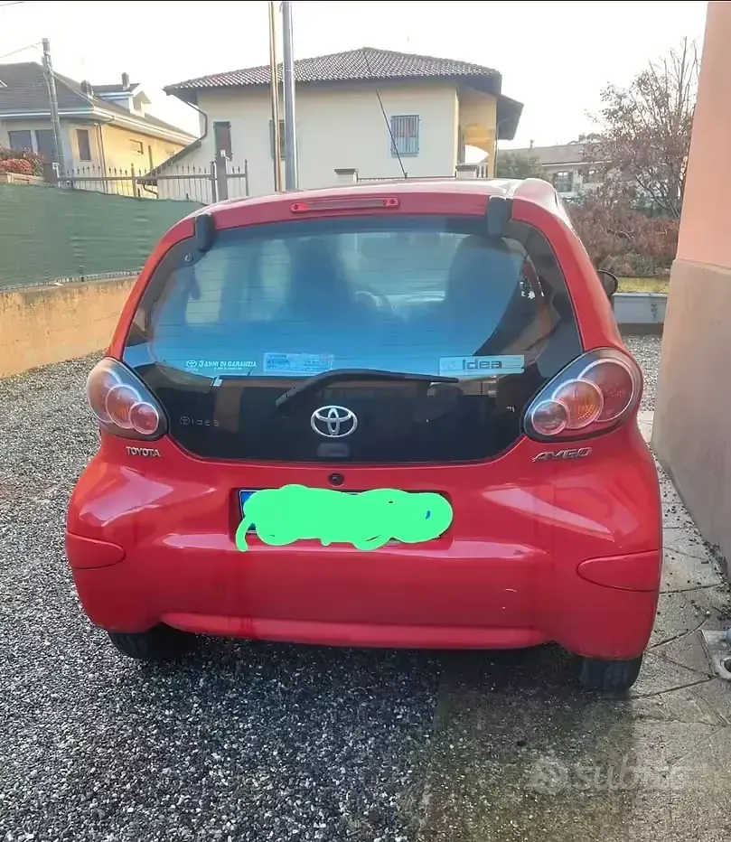 Second-hand Toyota Aygo 69 CP (50 kW) 2011 Roșu Hatchback
