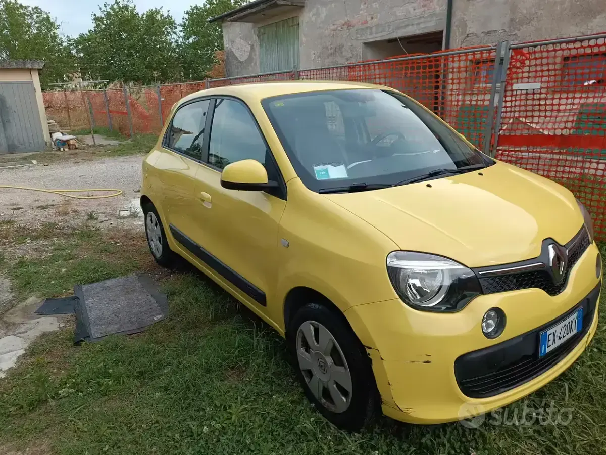 Usata Renault Twingo SE 71 CV (52 kW) 2014 Giallo Utilitaria