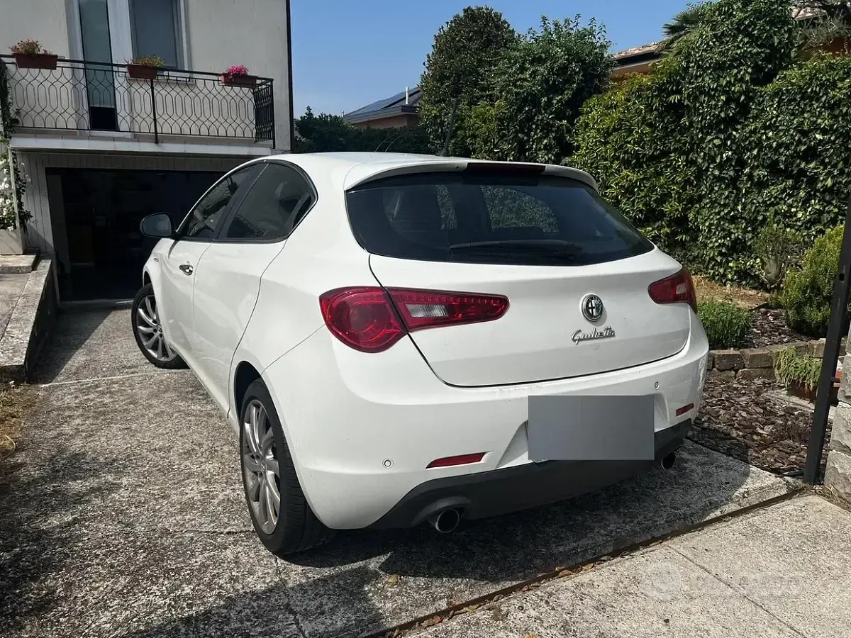 Usata Alfa Romeo Giulietta 150 CV (110 kW) 2014 Bianco Utilitaria