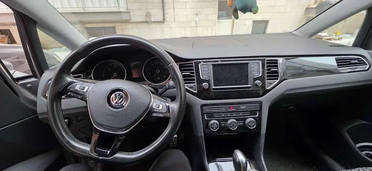 Usata VW Golf Sportsvan Highline 110 CV (80 kW) 2016 Argento Monovolume