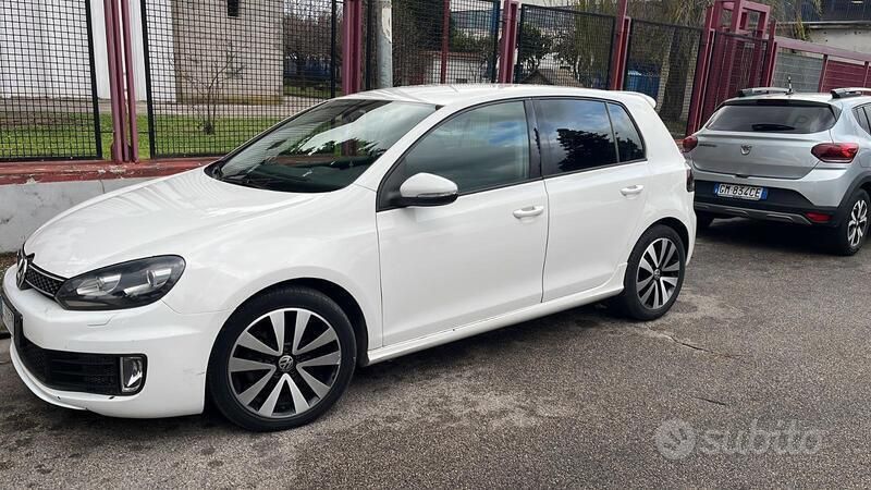 Bianco Usata 2009 VW Golf VI Tre volumi | 5500 € (Ottimo prezzo) - Immagine 1/4