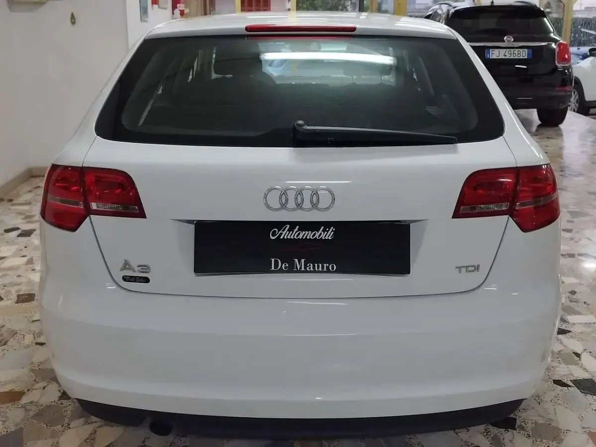 Käytetty Audi A3 Young 90 HP (66 kW) 2012 Valkoinen Viistoperä