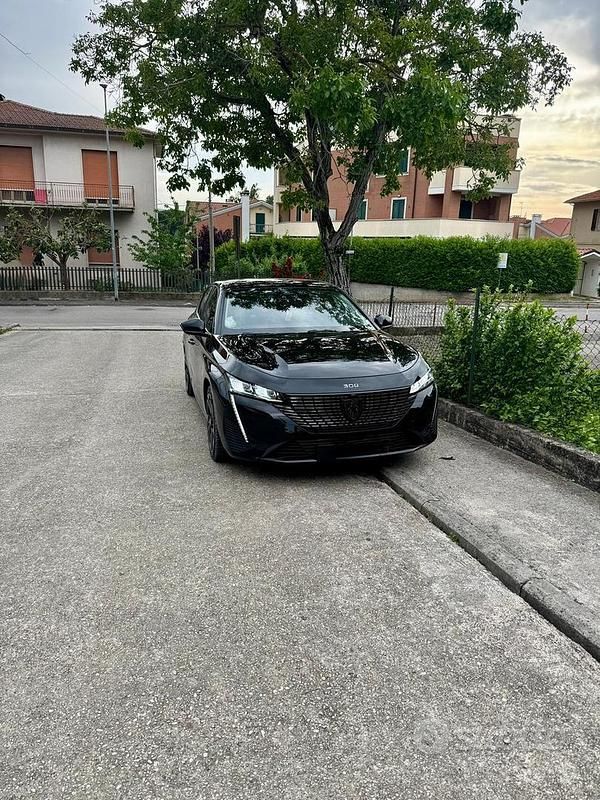 Usata Peugeot 308 Allure 130 CV (95 kW) 2022 Nero Berlina