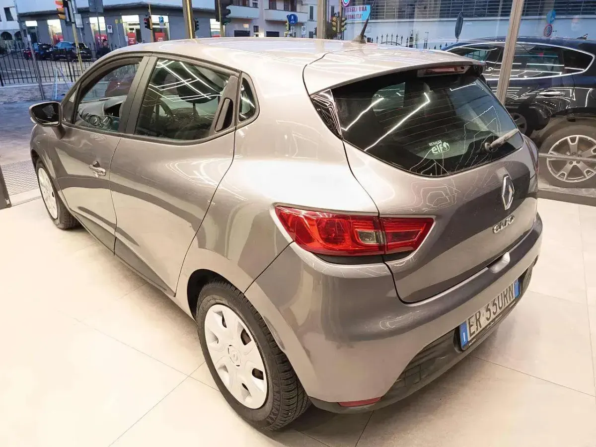 Usata Renault Clio IV 73 CV (53 kW) 2013 Grigio scuro Berlina