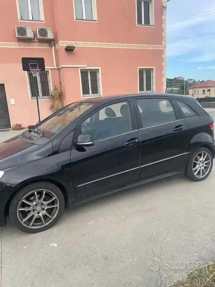 Usata Mercedes B200 140 CV (102 kW) 2010 Nero Monovolume