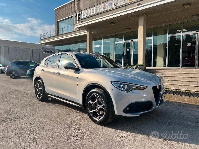 Usata Alfa Romeo Stelvio Sprint 190 CV (139 kW) 2022 Argento SUV
