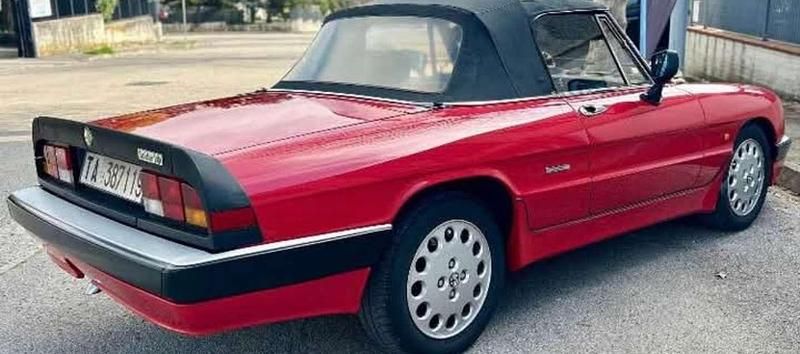 Usata Alfa Romeo Spider Quadrifoglio Verde 125 CV (91 kW) 1987 Rosso Cabrio