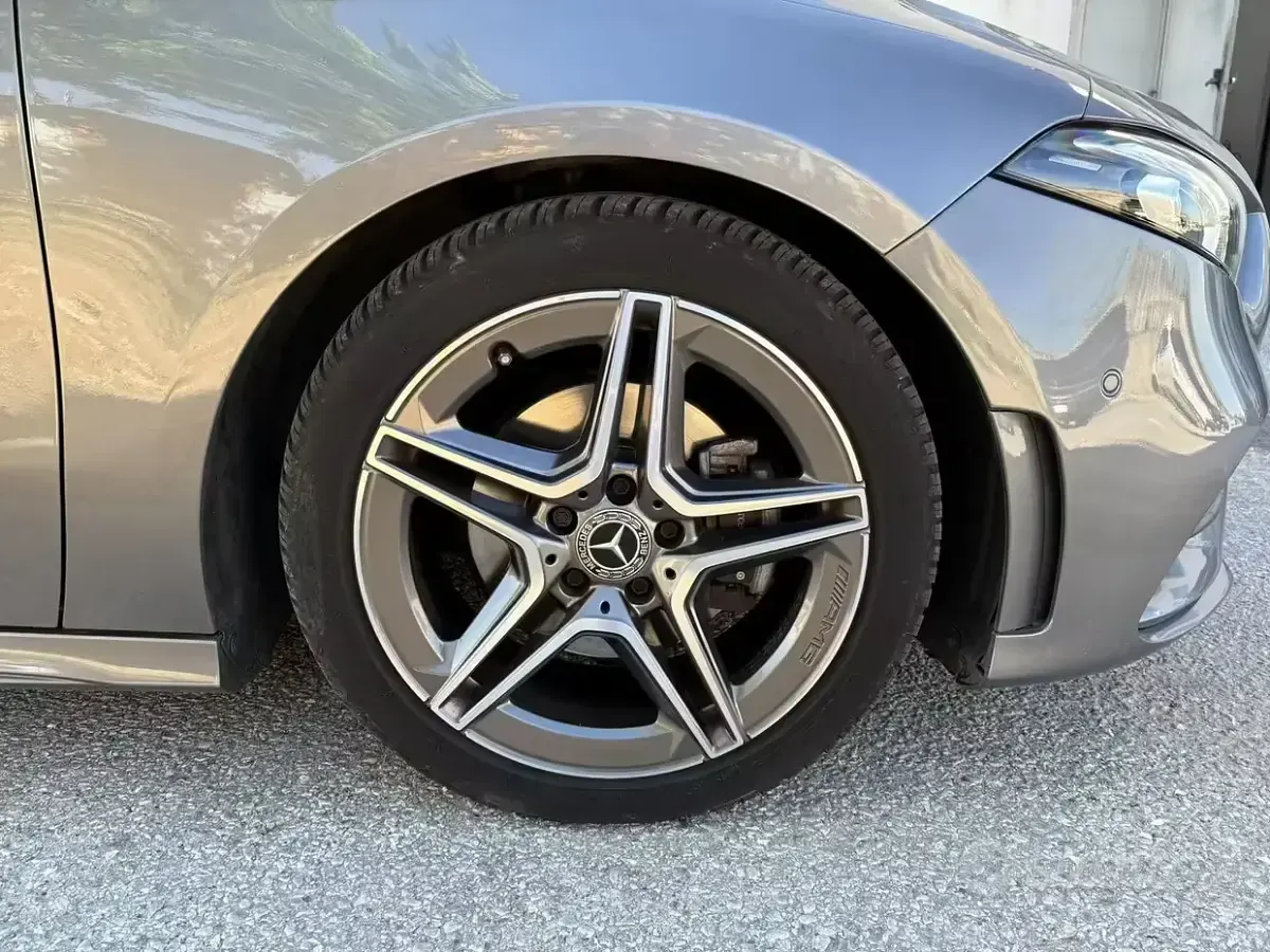 Usata Mercedes A180 Premium 116 CV (85 kW) 2019 Grigio Berlina
