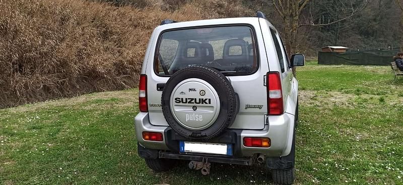 Usata Suzuki Jimny 86 CV (63 kW) 2006 Argento SUV