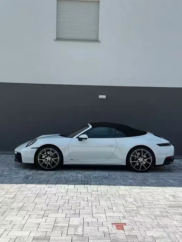 Usata Porsche 992 394 CV (289 kW) 2024 Bianco Cabrio