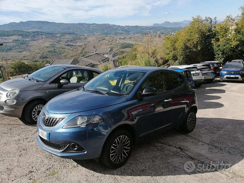 Usata Lancia Ypsilon Gold 69 CV (50 kW) 2022 Blu Utilitaria