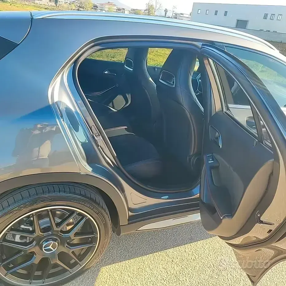 Usata Mercedes GLA200 136 CV (100 kW) 2015 Grigio SUV