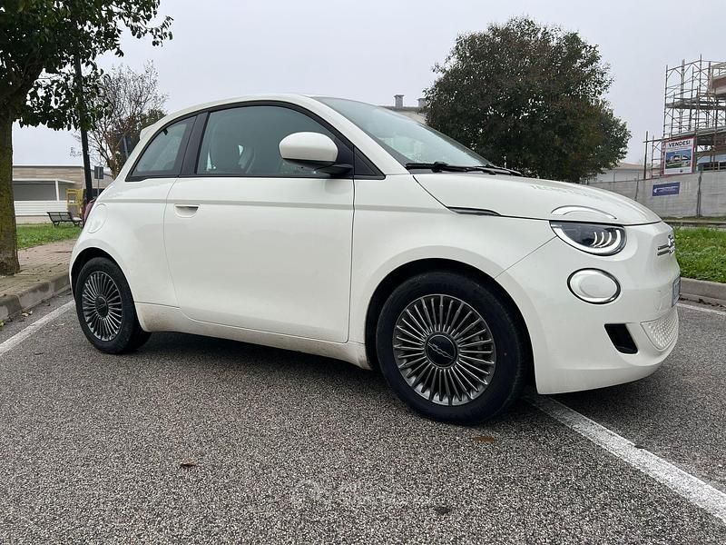 Usata Fiat 500e Passion 42 kW (58 CV) 2021 Bianco Berlina