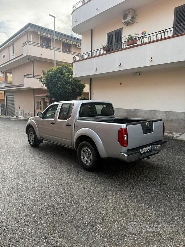 Usata Nissan Navara 190 CV (139 kW) 2007 Grigio Pick-up