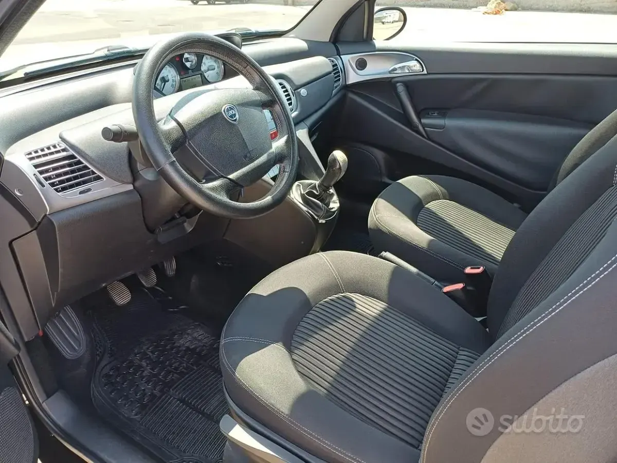 Usata Lancia Ypsilon 90 CV (66 kW) 2008 Nero Utilitaria