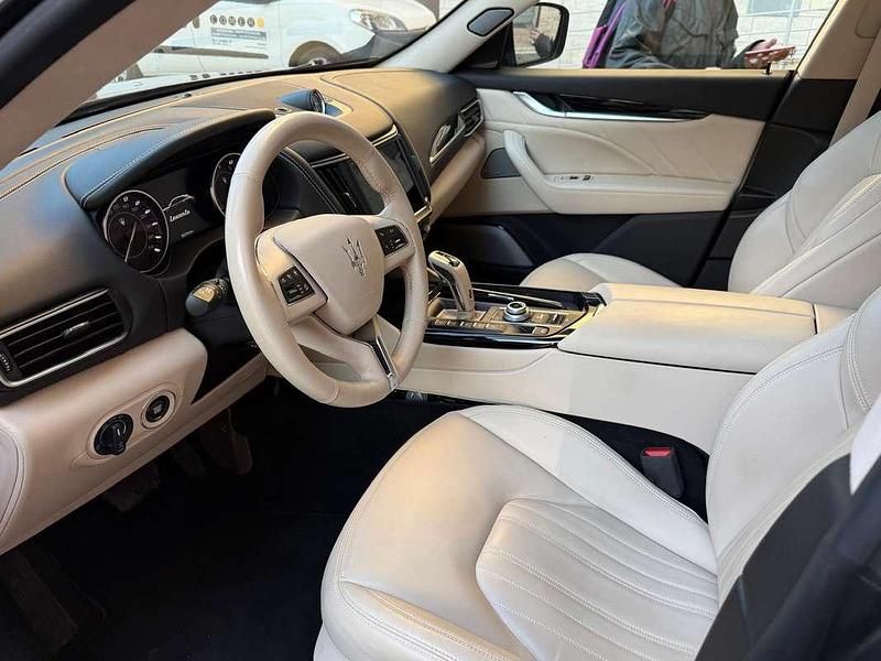 Usata Maserati Levante 330 CV (242 kW) 2022 Blu/azzurro SUV