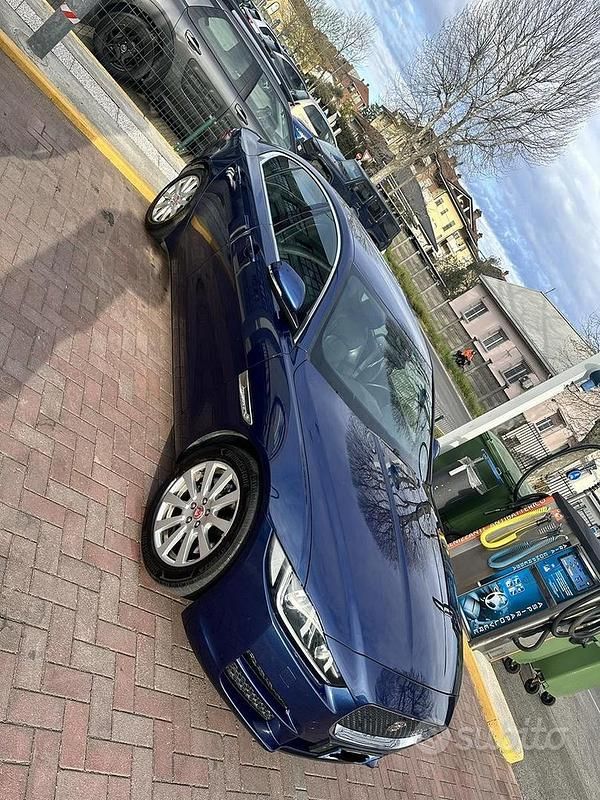 Usata Jaguar XE Business Edition 179 CV (131 kW) 2016 Blu Berlina