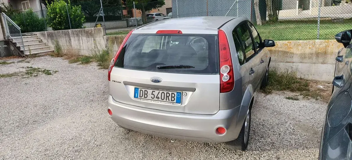Usata Ford Fiesta 75 CV (55 kW) 2006 Utilitaria