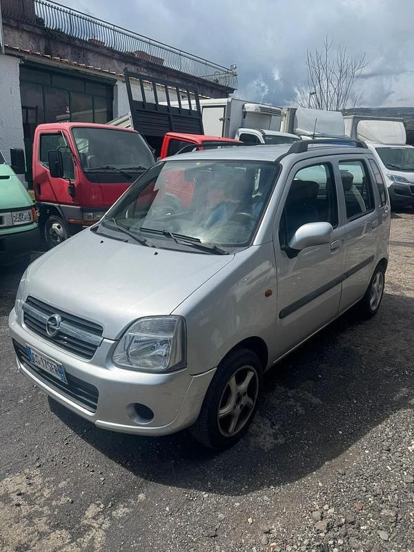 Usata Opel Agila Edition 69 CV (50 kW) 2004 Grigio Monovolume