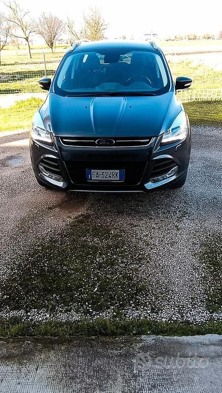 Usata Ford Kuga 120 CV (88 kW) 2015 Grigio SUV