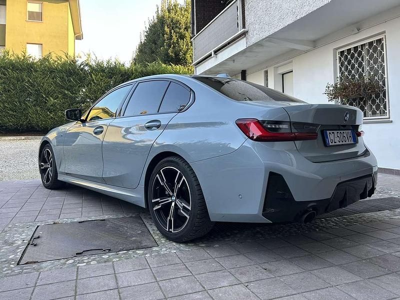 Usata BMW 318 M Sport 156 CV (114 kW) 2023 Grigio Berlina