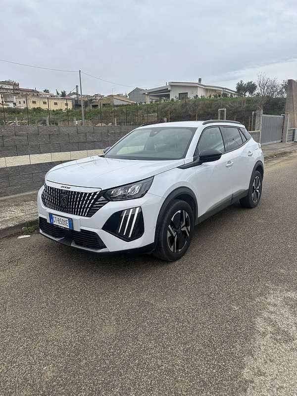 Usata Peugeot 2008 Allure 131 CV (96 kW) 2024 SUV