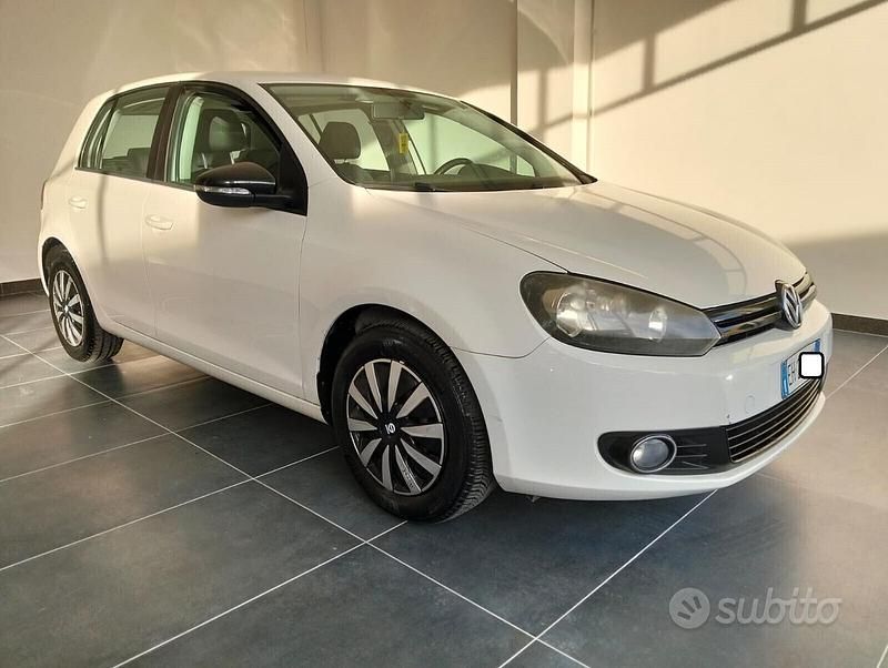 Usata VW Golf VI 105 CV (77 kW) 2011 Bianco Utilitaria