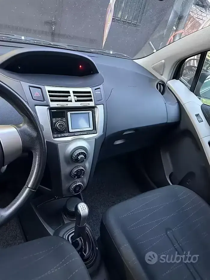 Usata Toyota Yaris 87 CV (63 kW) 2008 Nero Utilitaria
