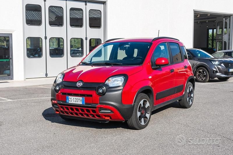 Usata Fiat Panda Cross Cross 69 CV (50 kW) 2024 Rosso Utilitaria