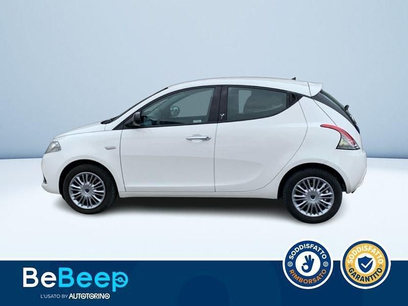 Usata Lancia Ypsilon Silver 69 CV (50 kW) 2017 Argento metallizzato Utilitaria