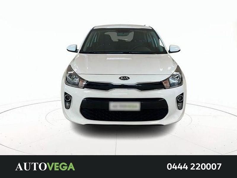 Usata Kia Rio 82 CV (60 kW) 2020 Bianco pastello Berlina