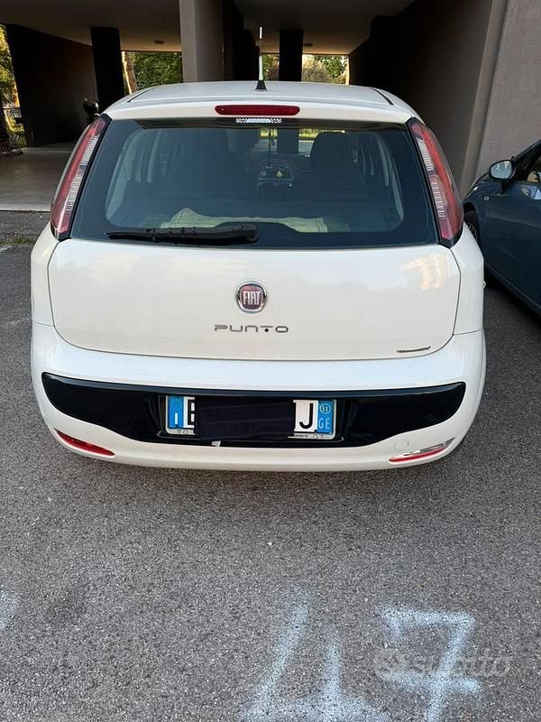 Usata Fiat Grande Punto 65 CV (47 kW) 2011 Bianco Utilitaria