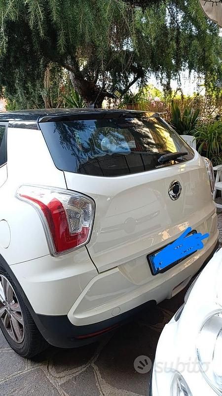 Usata Ssangyong (KGM) Tivoli 128 CV (94 kW) 2017 Bianco SUV