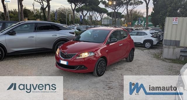 Usata Lancia Ypsilon Gold 70 CV (51 kW) 2022 Rosso Utilitaria