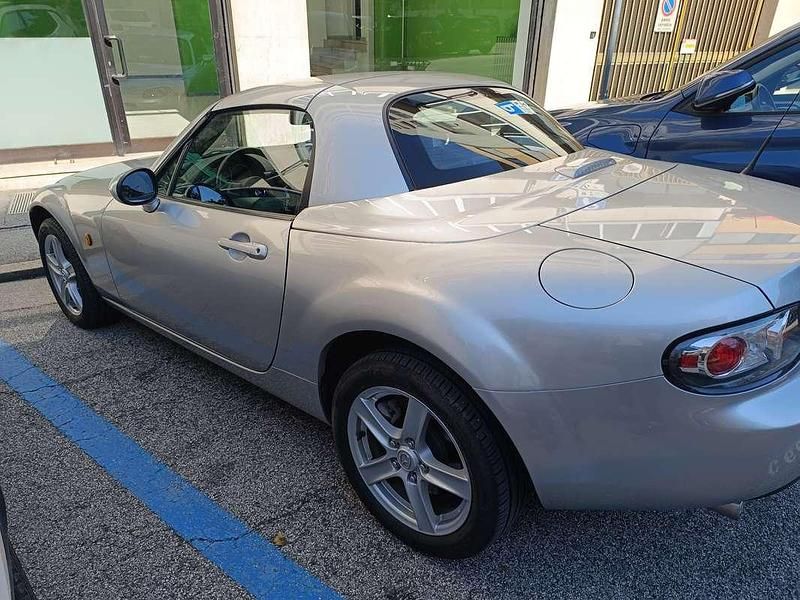 Usata Mazda MX5 126 CV (92 kW) 2007 Argento Cabrio