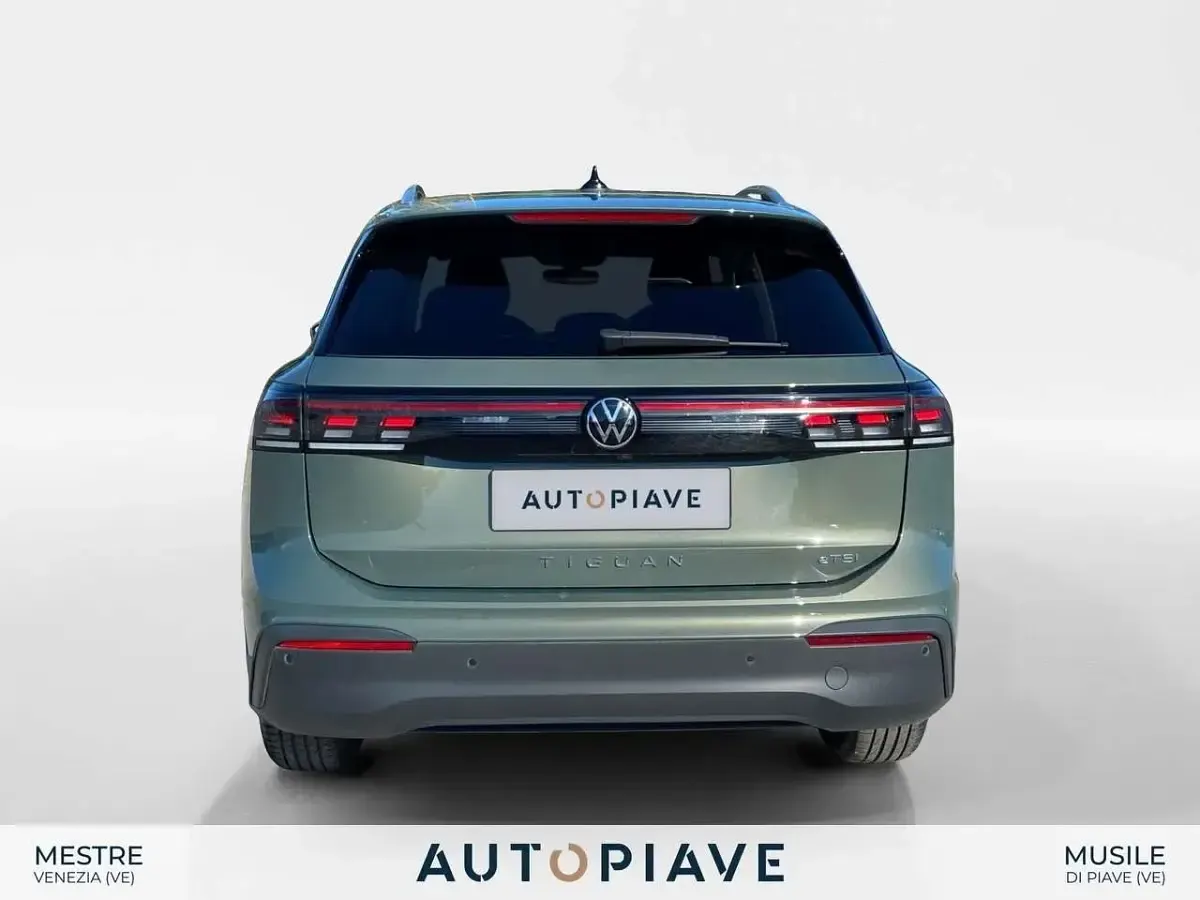 Usata VW Tiguan Edition 131 CV (96 kW) 2024 Verde SUV