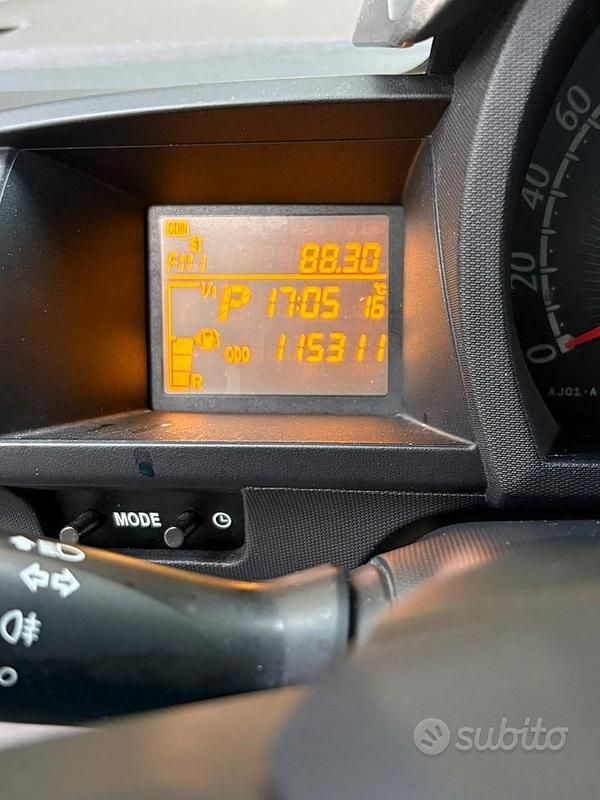 Usata Toyota iQ 98 CV (72 kW) 2010 Nero Utilitaria