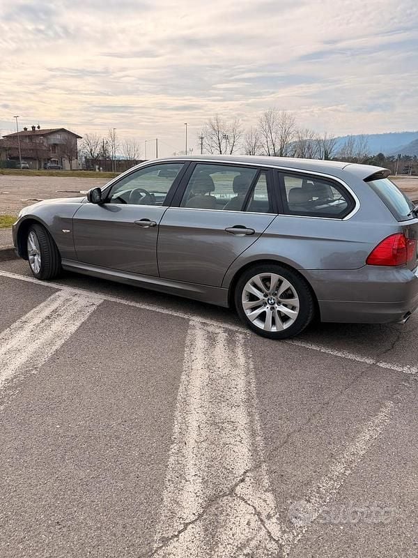 Usata BMW 318 143 CV (105 kW) 2012 Grigio Station wagon
